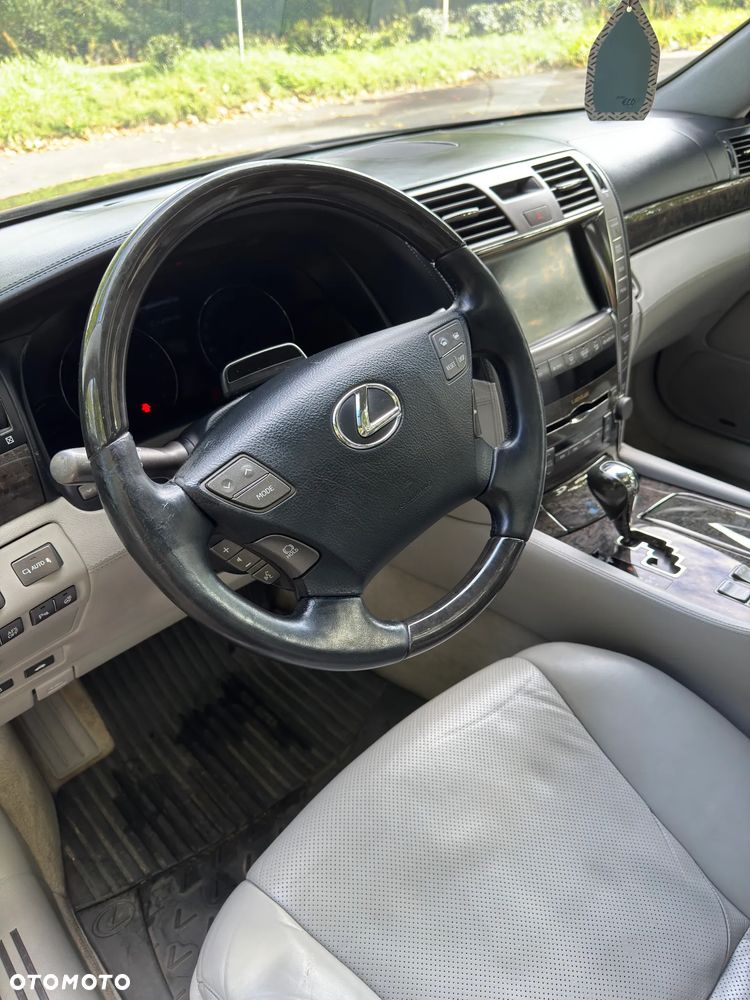 Lexus LS 600h Prestige - 31
