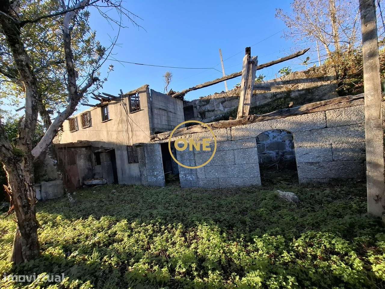 Terreno com Moradia em Pedra p/Restauro em Valdreu - Grande imagem: 2/26