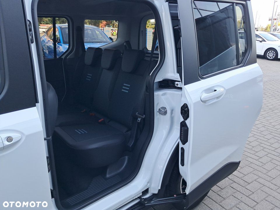 Ford Tourneo Courier - 11