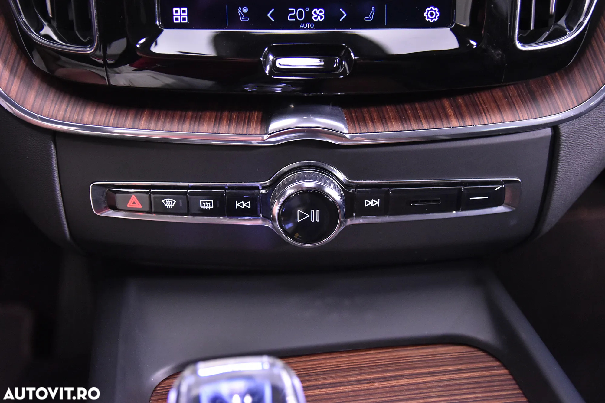 Volvo XC 60 B4 D AWD Plus Dark - 17