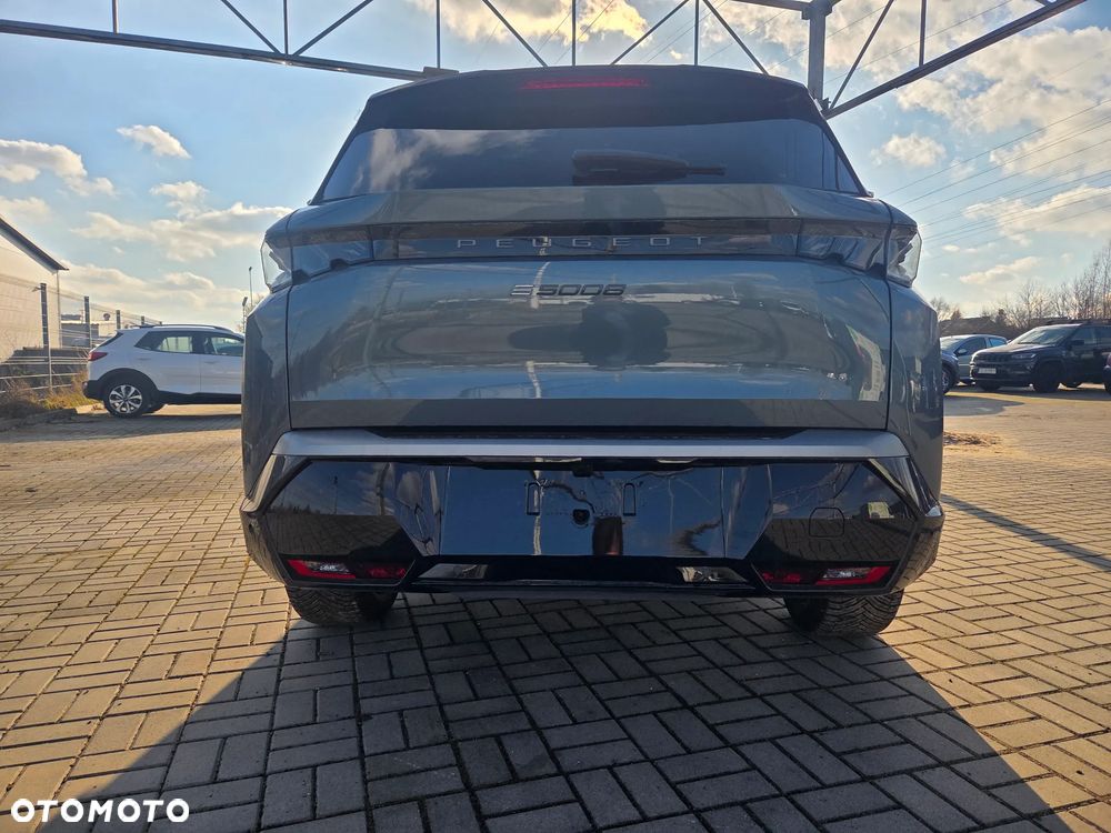 Peugeot E-5008 73kWh GT - 3