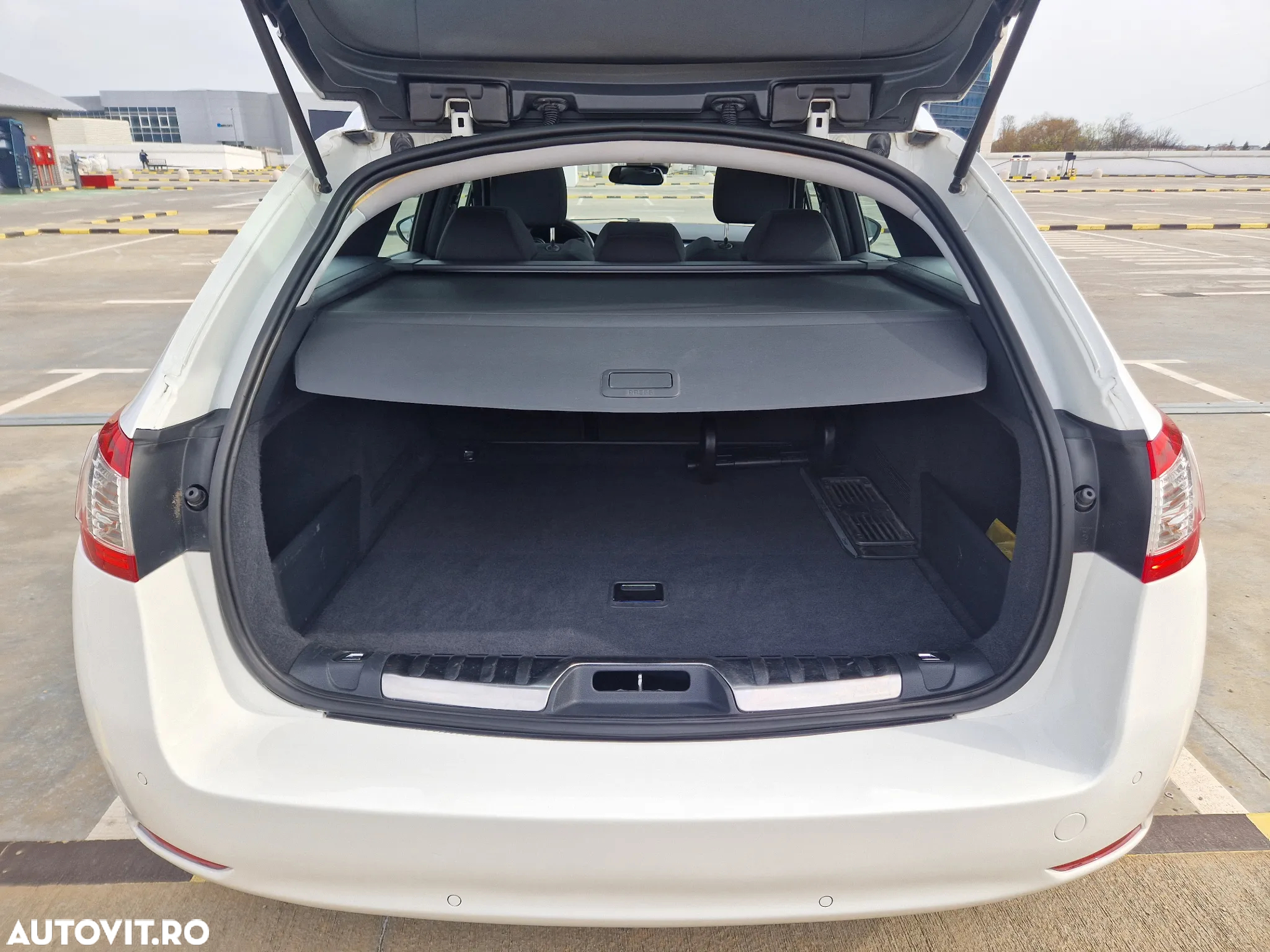 Peugeot 508 2.0 HDI FAP BVA Active Aut. - 14