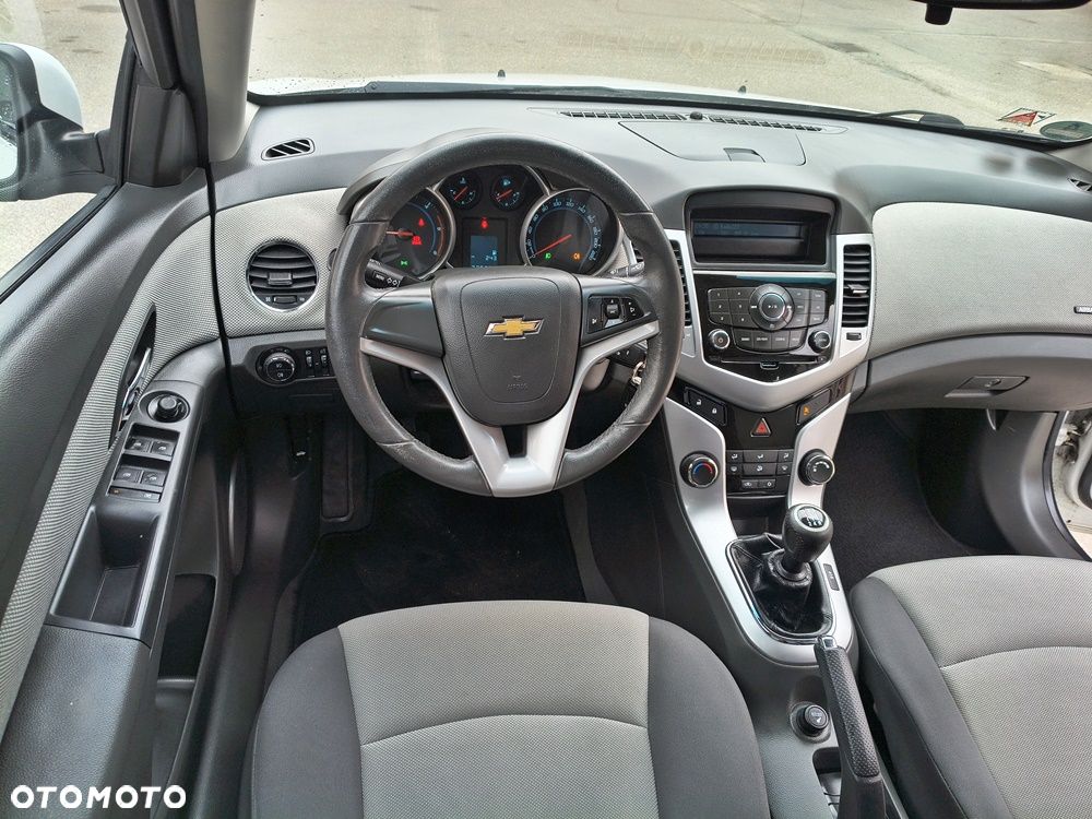 Chevrolet Cruze 2.0 LS - 8
