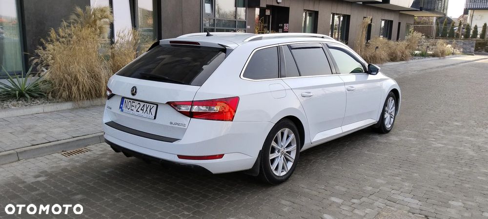 Skoda Superb 2.0 TDI DSG Sportline - 25