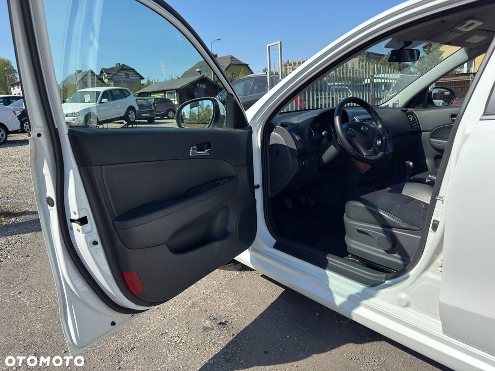Hyundai i30 1.6 Classic + - 14