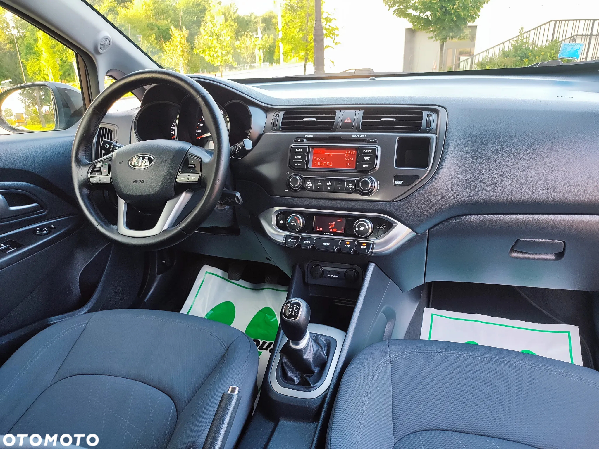 Kia Rio 1.4 Dream Team Edition - 26