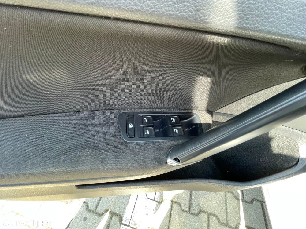 Volkswagen Golf 1.6 TDI DPF BlueMotion Technology Comfortline - 21