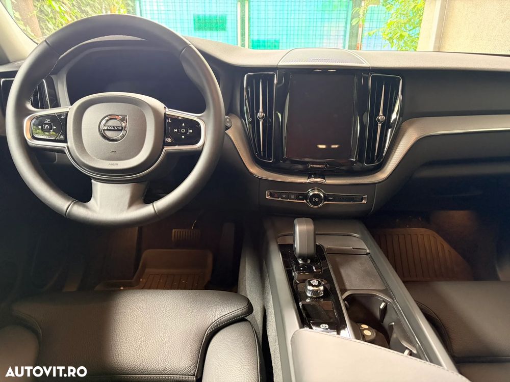 VOLVO XC60 2024 — imagine 6