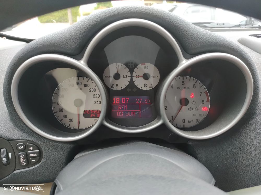 Alfa Romeo 147 1.6 TS Distinctive - 19