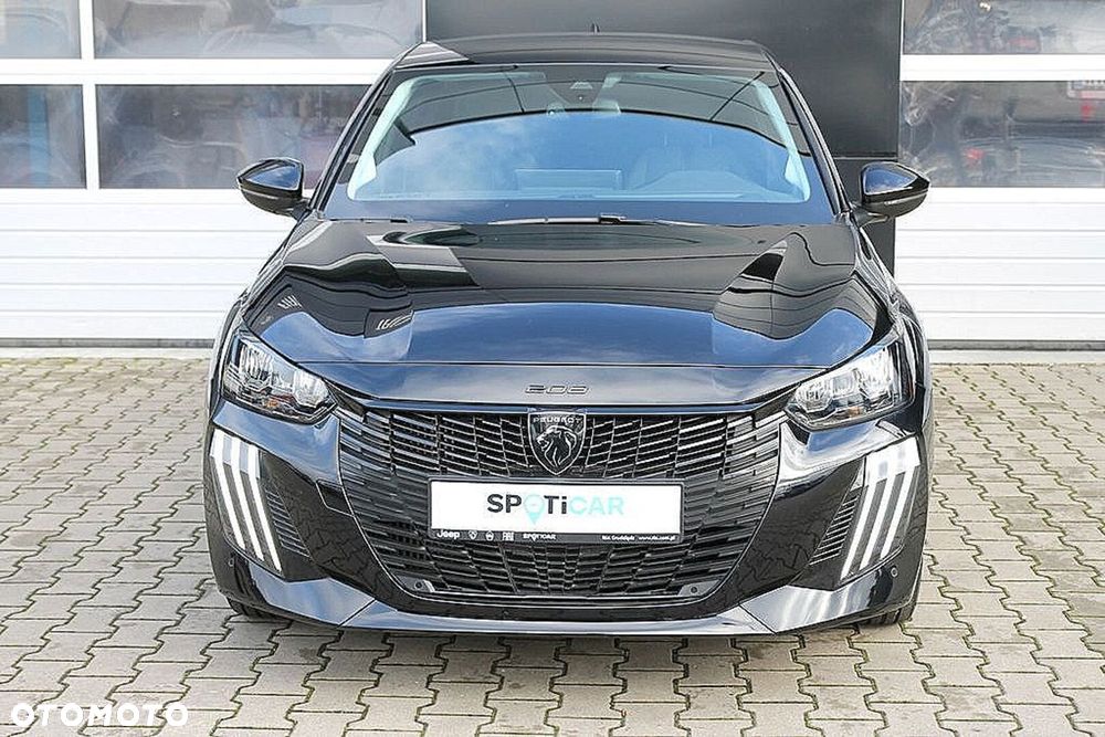 Peugeot 208 - 8