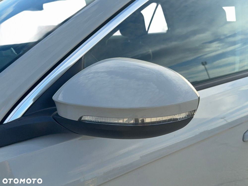 Volkswagen T-Roc - 12