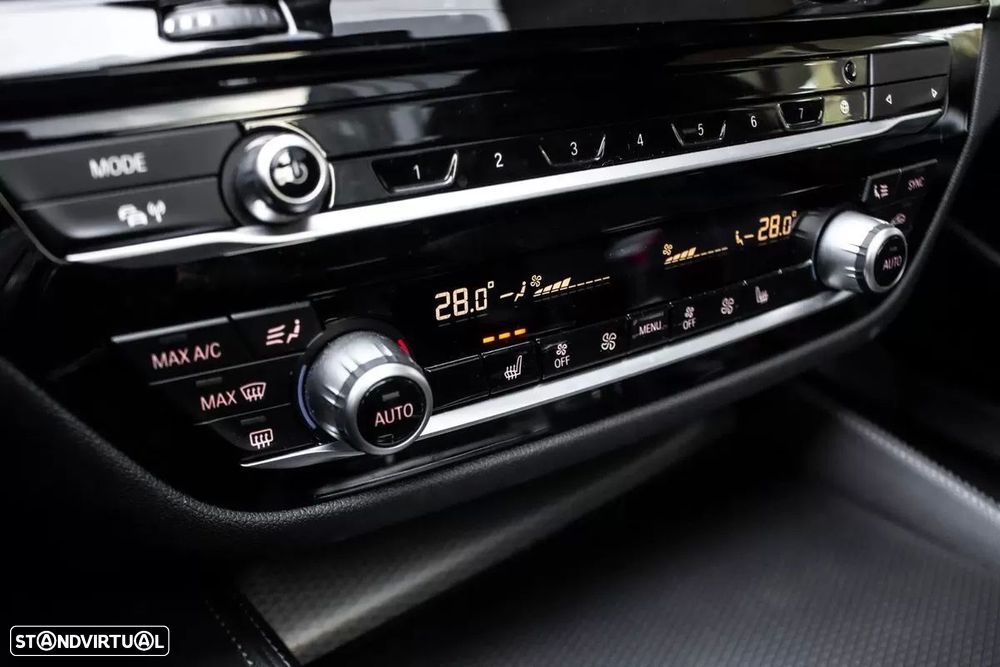 BMW 530 e Pack Desportivo M - 27