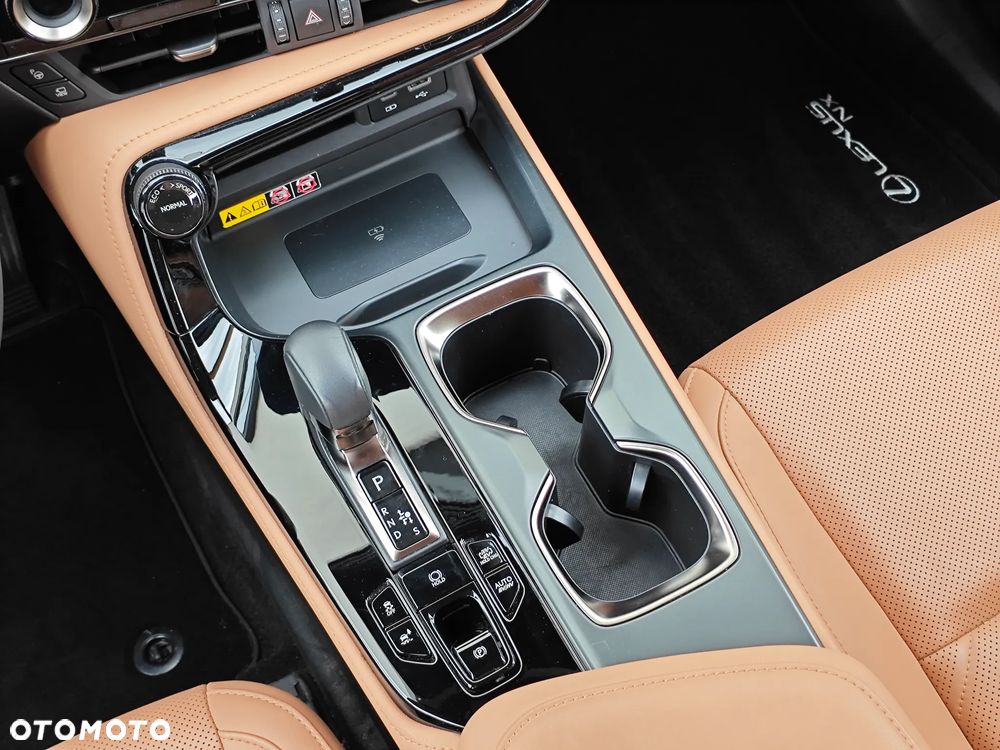 Lexus NX 450h+ Omotenashi AWD - 18