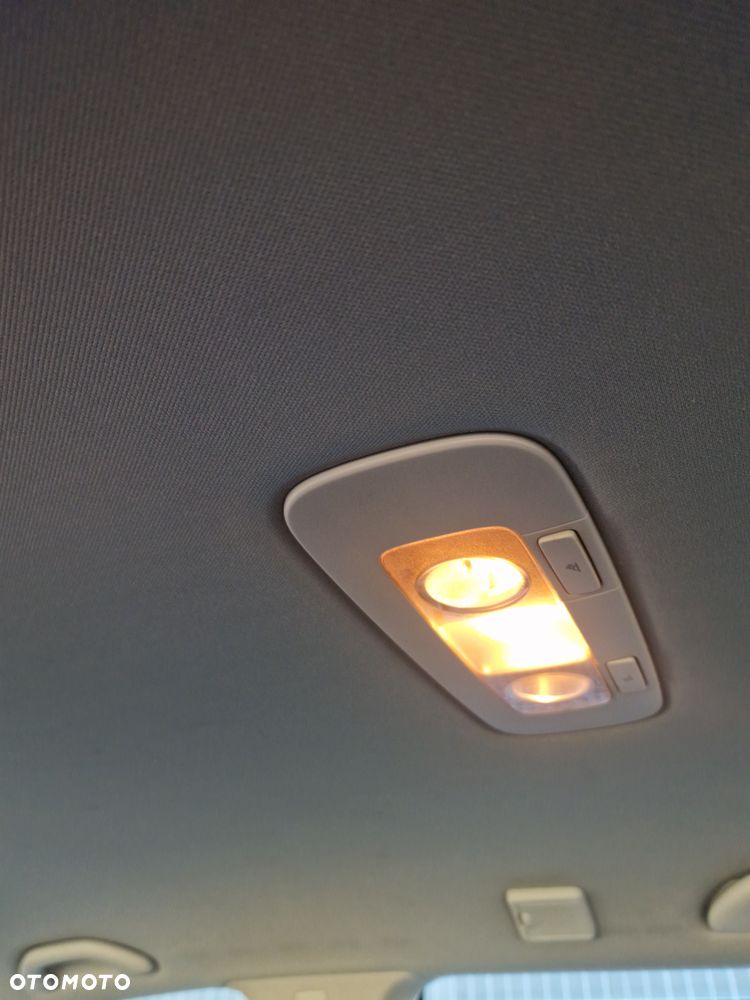 Volkswagen Golf VI 1.6 TDI Comfortline - 10