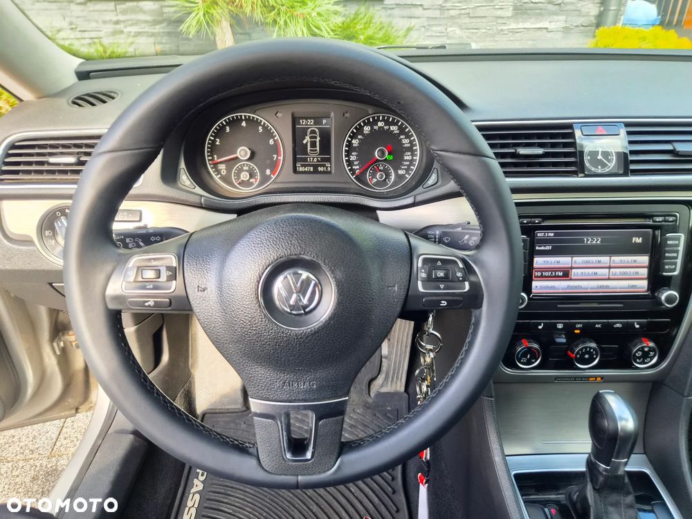 Volkswagen Passat - 13