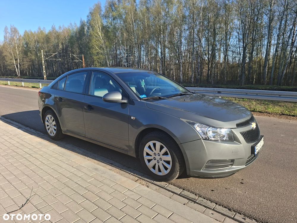 Chevrolet Cruze 1.6 Base - 11