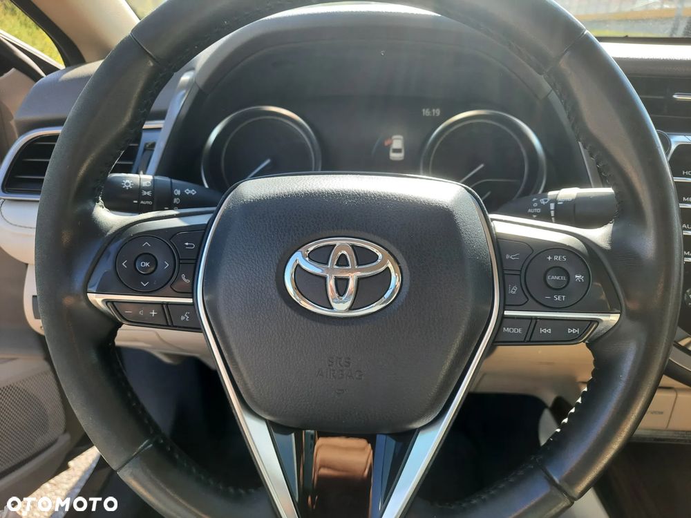 Toyota Camry 2.5 Hybrid Executive CVT - 21