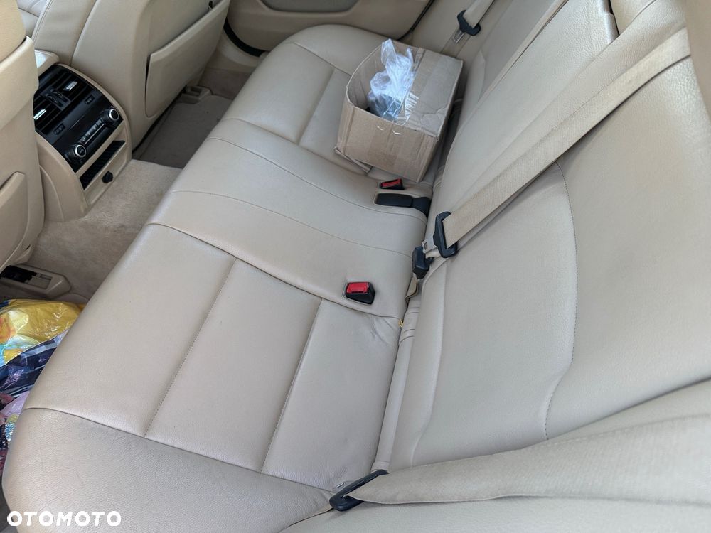 BMW Seria 5 525d xDrive Sport-Aut - 23