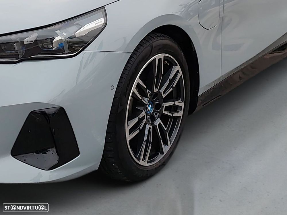 BMW 530 e Pack Desportivo M - 4