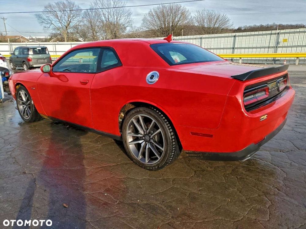 Dodge Challenger - 2