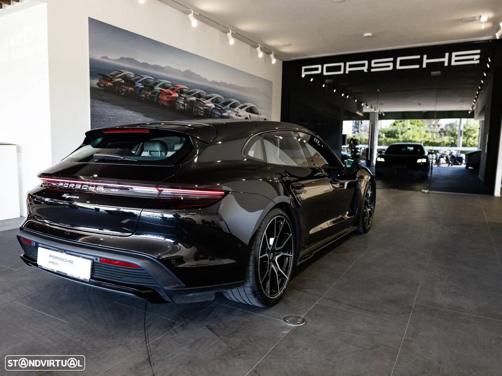 Porsche Taycan Sport Turismo - 11