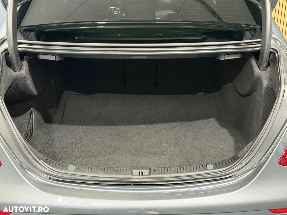 Mercedes-Benz E 220 d T-Modell 4MATIC Aut. - 31