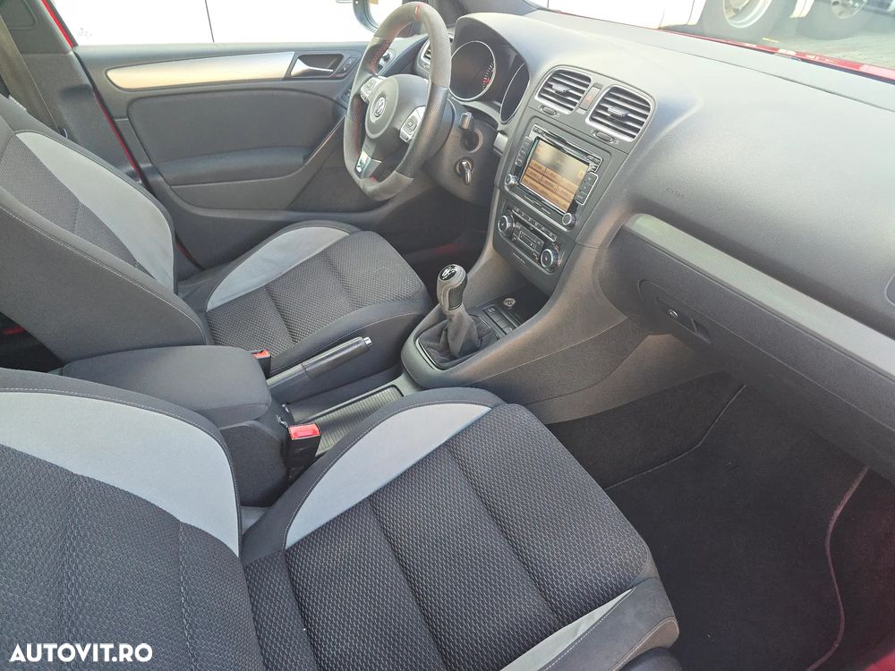 Volkswagen Golf - 8