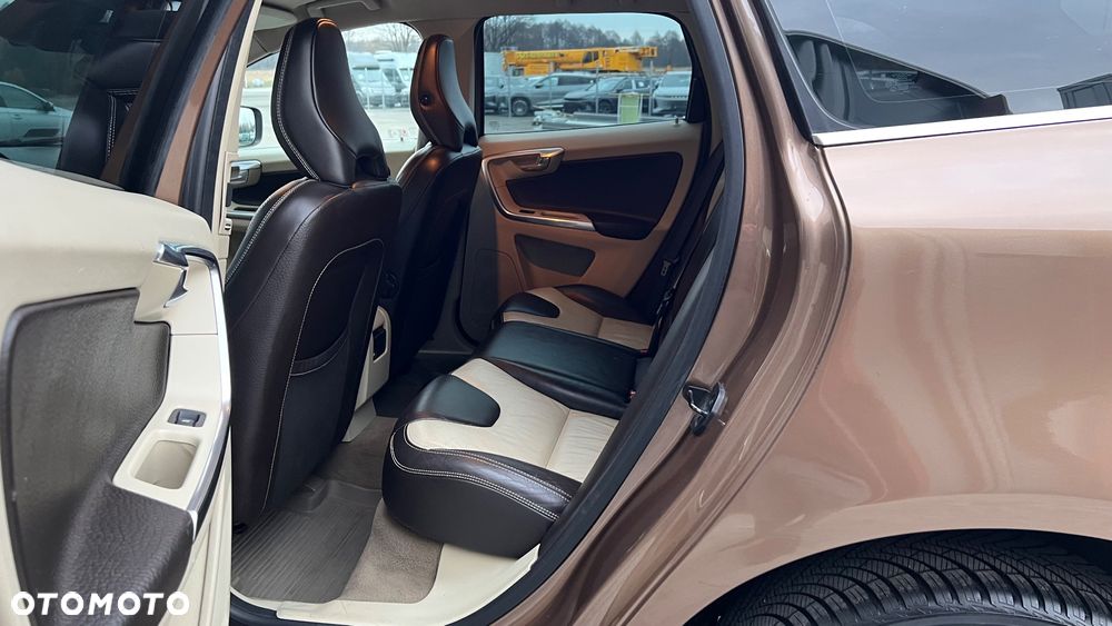 Volvo XC 60 D5 AWD Summum - 6