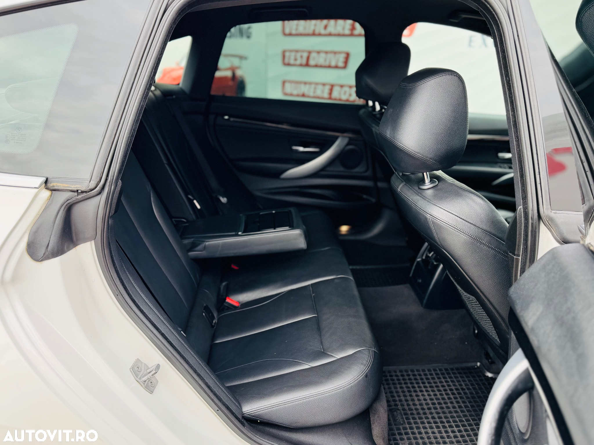 BMW Seria 3 320d xDrive - 17