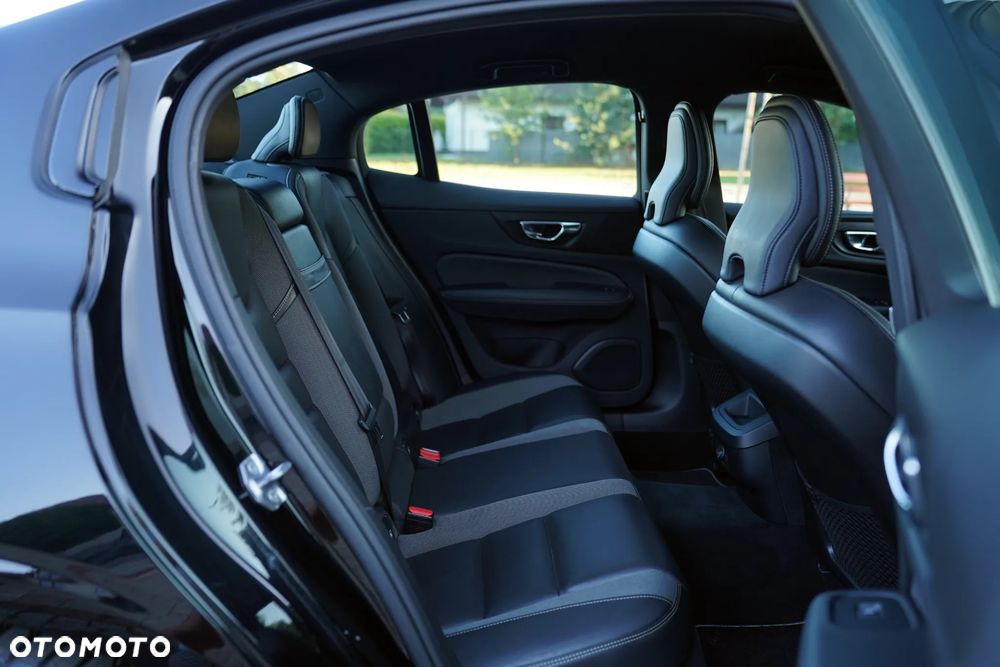 Volvo S60 T5 R-Design - 22