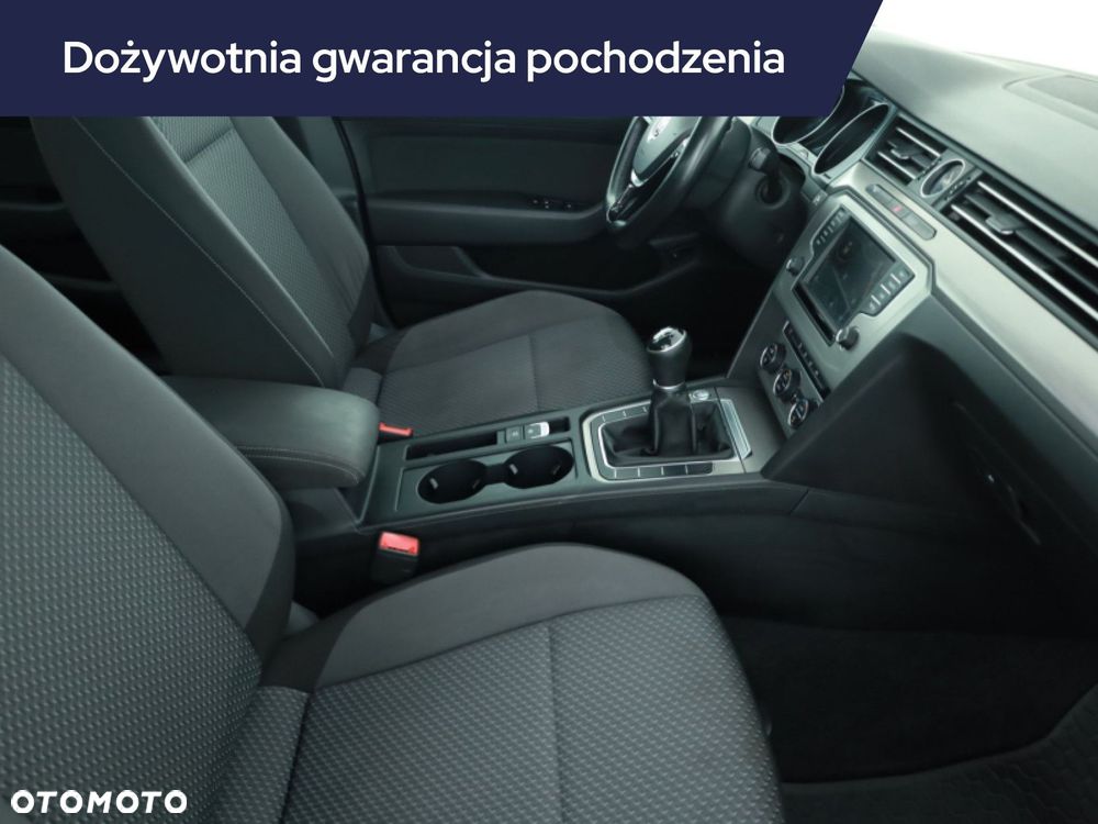 Volkswagen Passat - 9