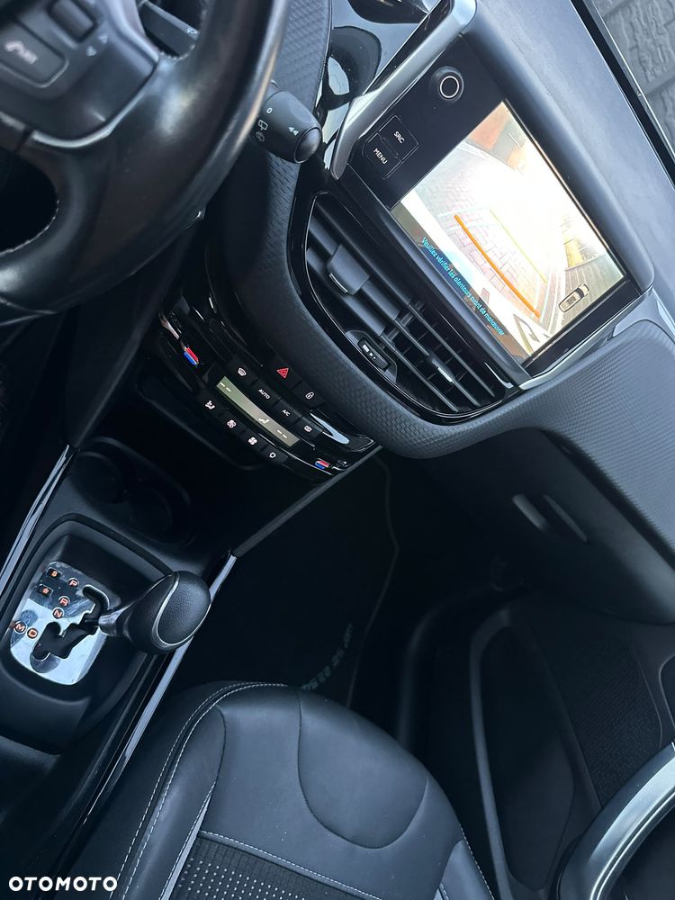 Peugeot 2008 PureTech 110 Stop&Start EAT6 Allure - 19