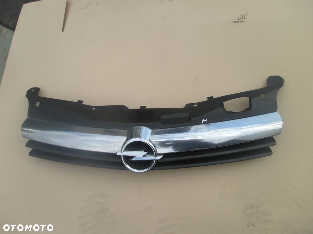 atrapa grill Astra 3 H - 2