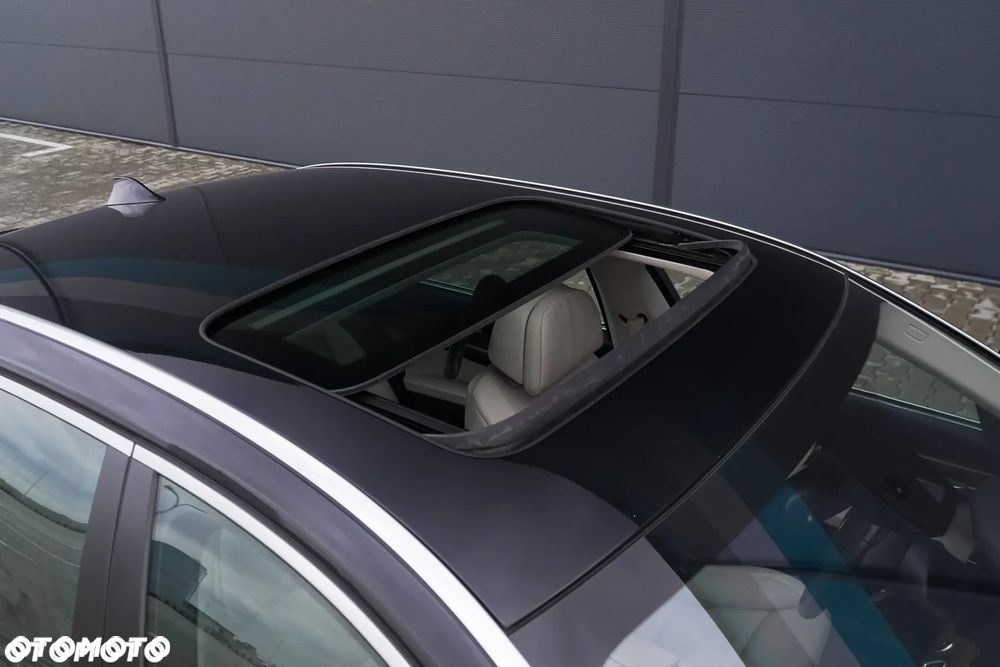 BMW Seria 7 750i L xDrive - 12