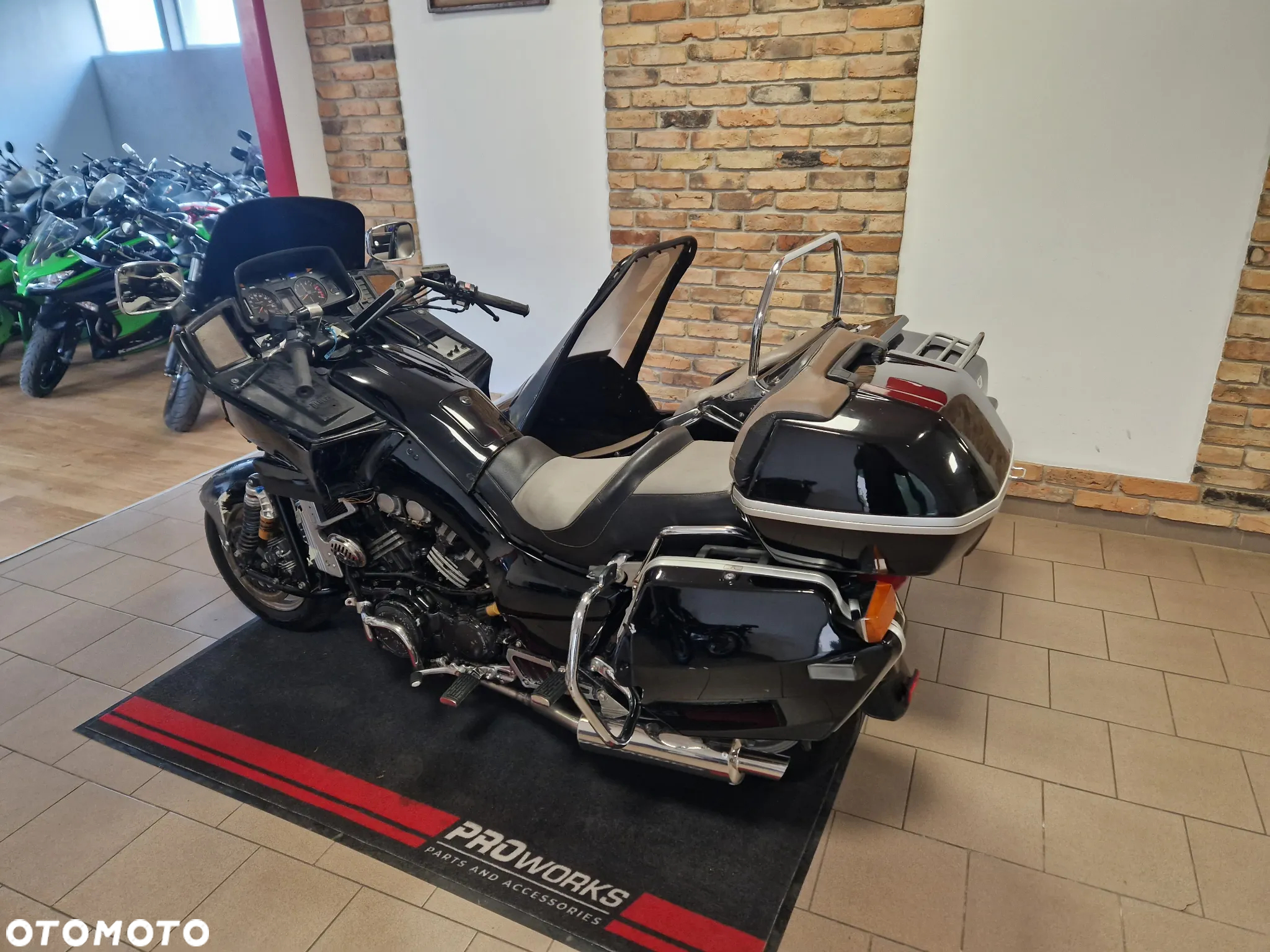 Yamaha XVZ - 11