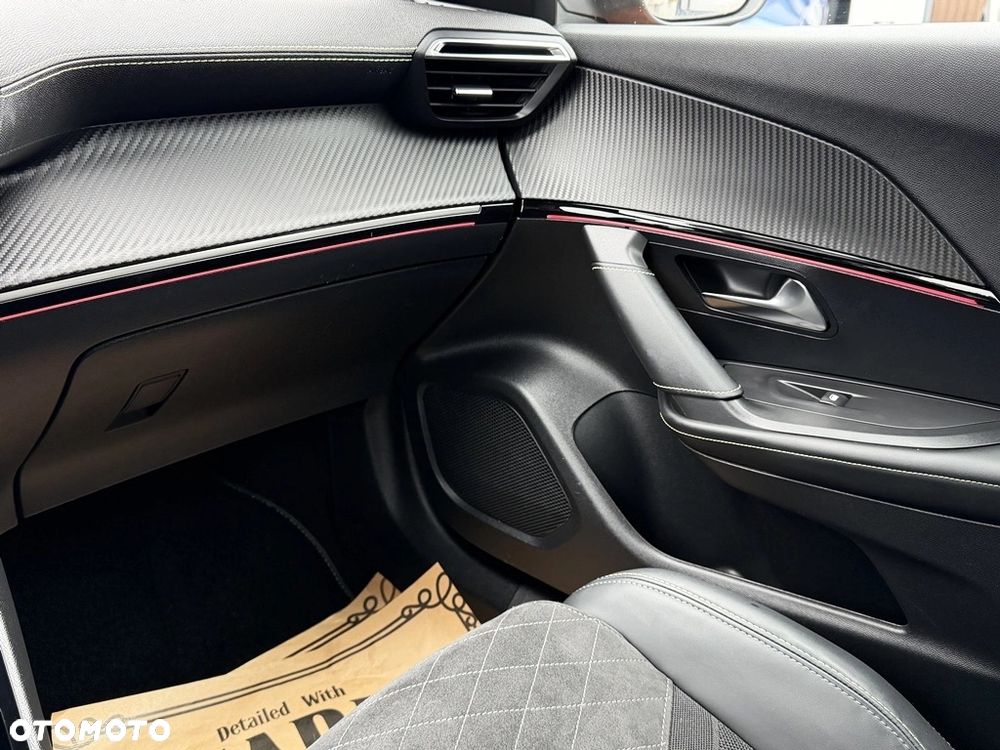 Peugeot 2008 BlueHDi 130 EAT8 GT - 11