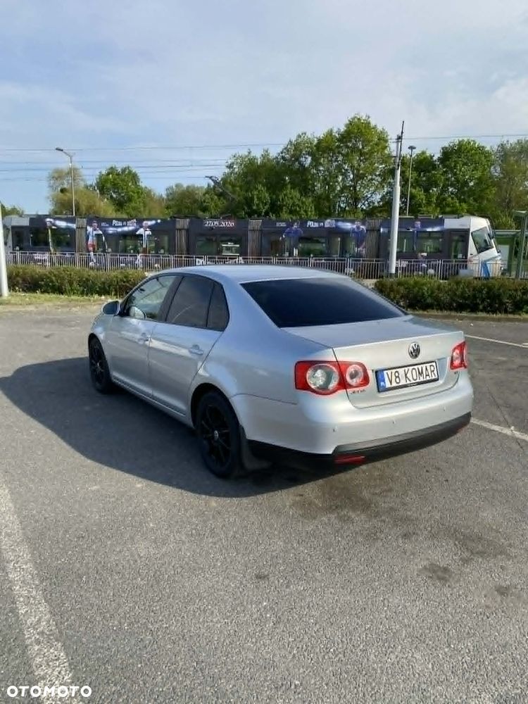Volkswagen Jetta 1.6 TDI Comfortline - 3