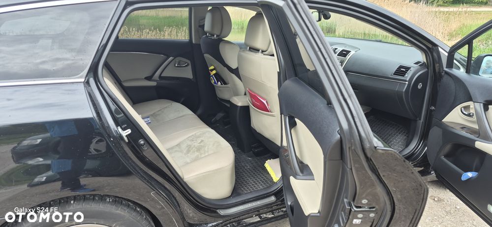 Toyota Avensis 2.0 D-4D Premium - 14