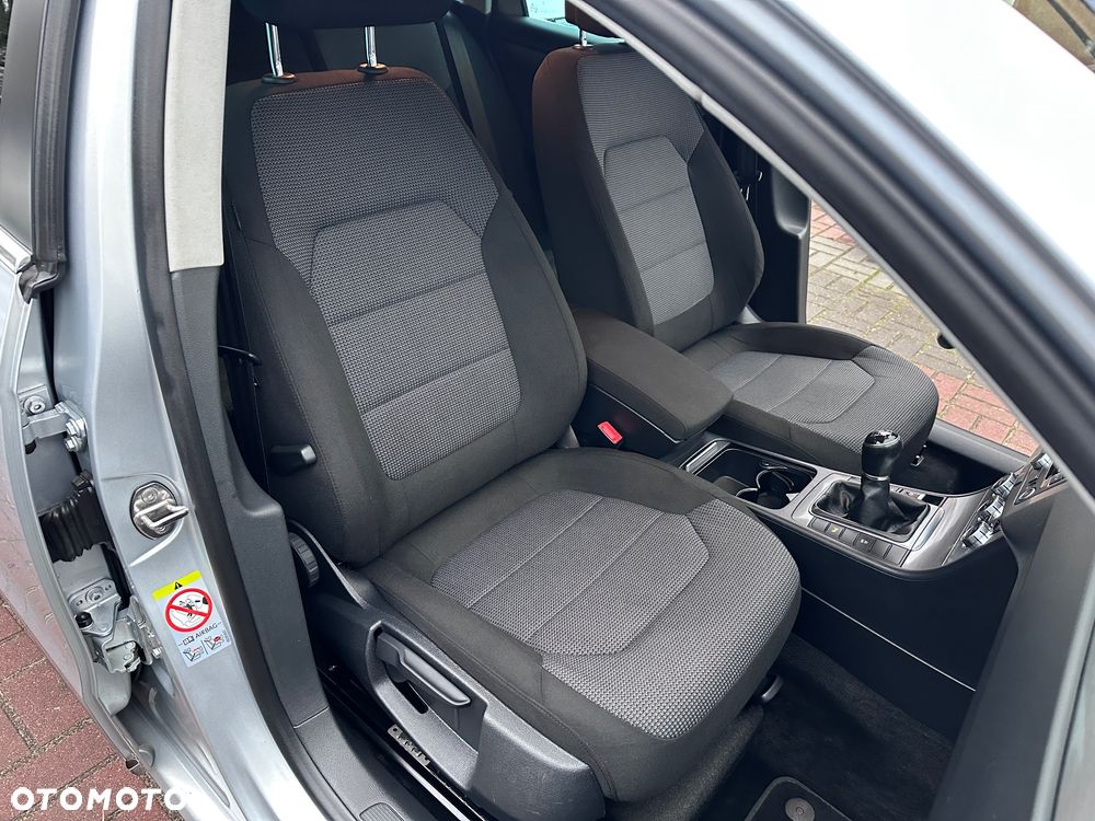 Volkswagen Passat - 18