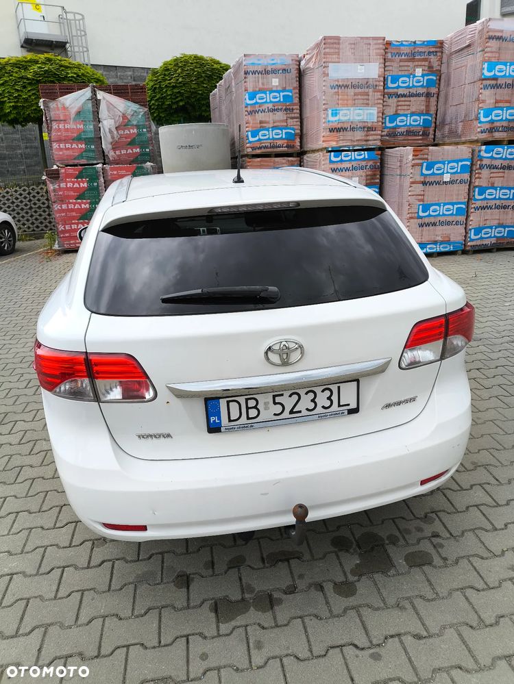Toyota Avensis 2.0 D-4D Premium - 9