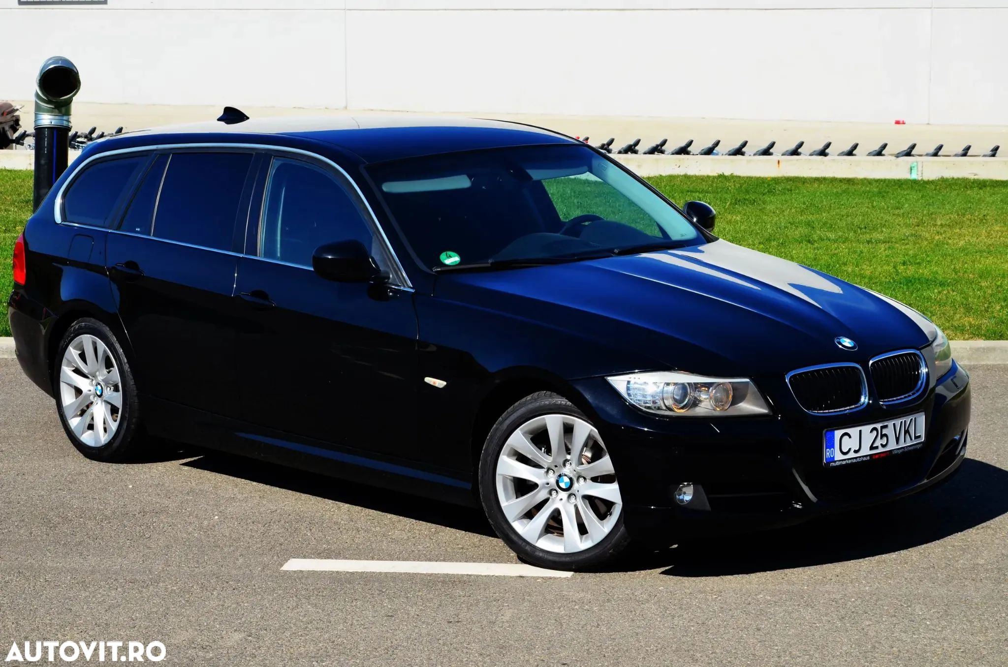 BMW Seria 3 318d DPF Touring Aut. Edition Lifestyle - 1