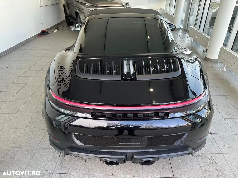Porsche 911 Targa 4 GTS PDK - 8