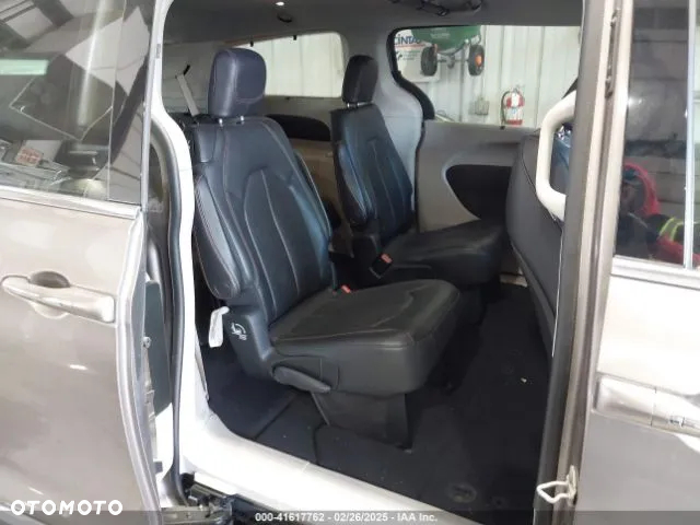 Chrysler Pacifica - 12