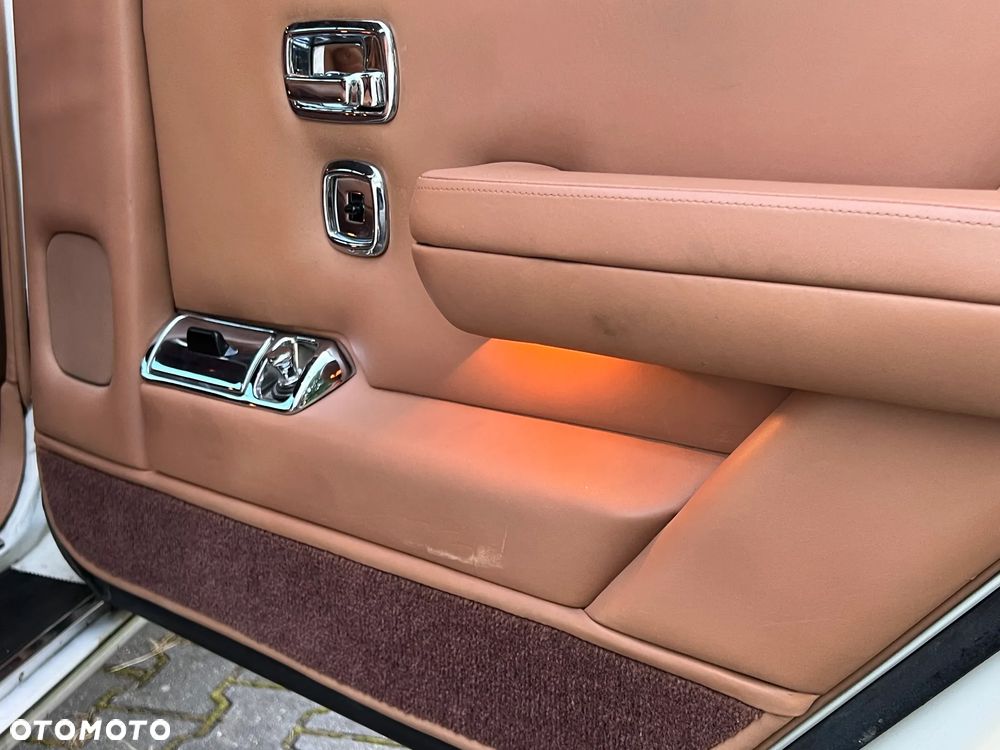 Rolls-Royce Silver Spur - 25