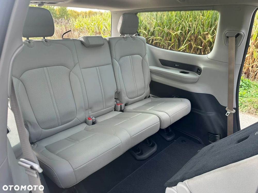 Jeep Wagoneer - 14