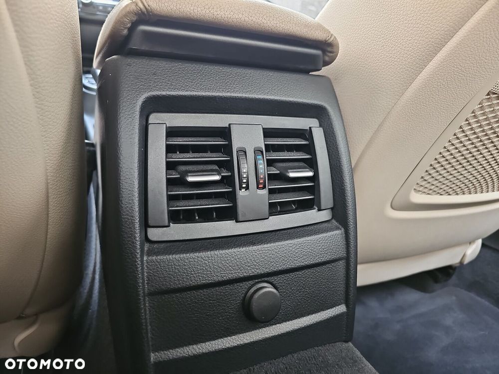 BMW Seria 3 328i xDrive - 34