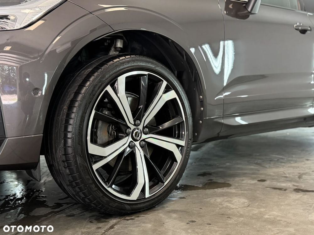 Volvo XC 60 B5 D AWD Plus Dark - 11