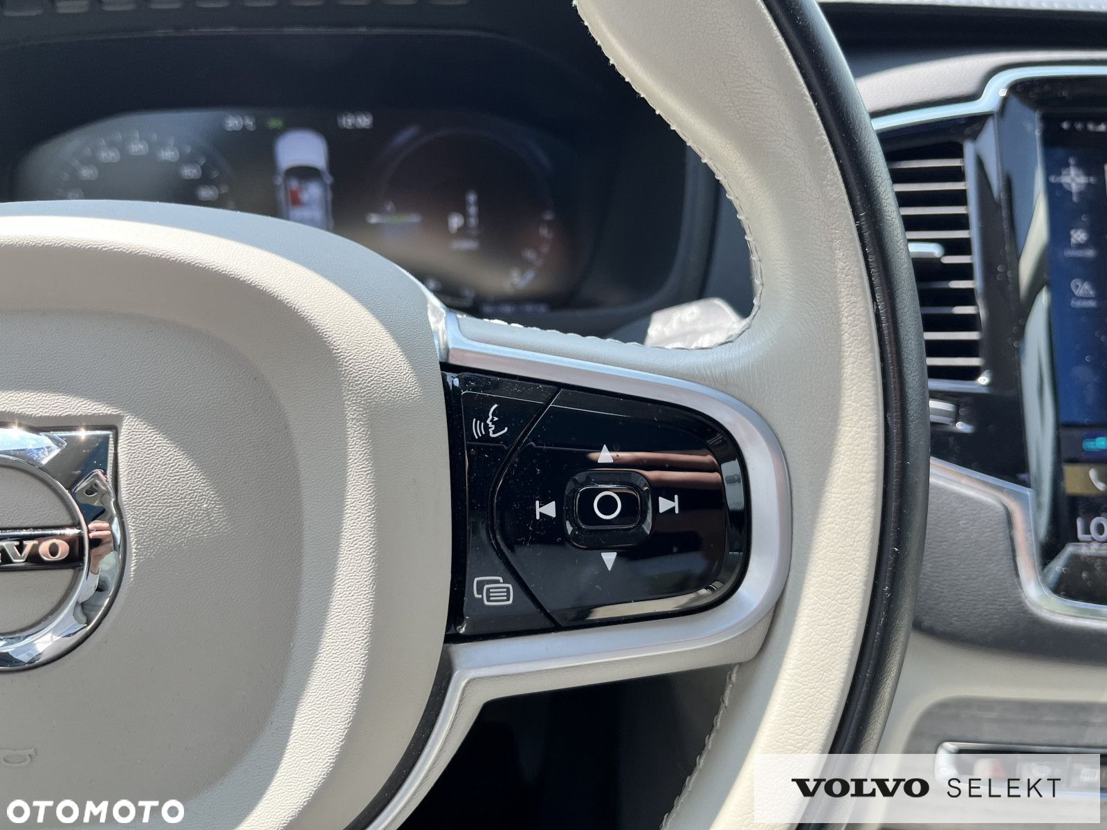 Volvo XC 90 - 22