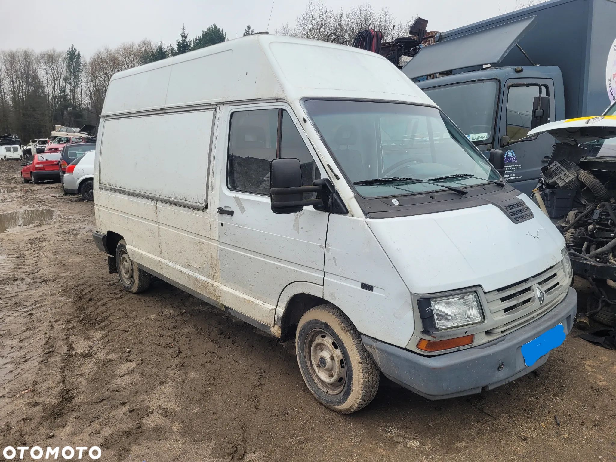 RENAULT TRAFIC 1 I fotel fotele kanapa deska kokpit podsufitka boczek boczki klamka podłokietnik licznik prędkościomierz - 1