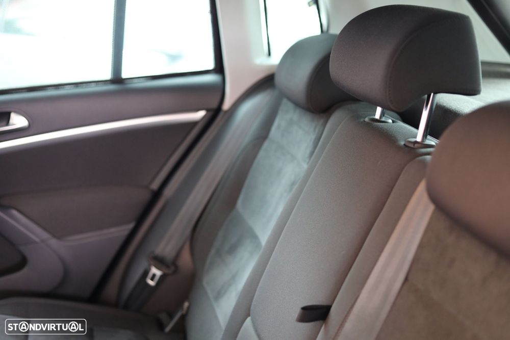 VW Tiguan 2.0 TDi Sport BlueMotion - 28